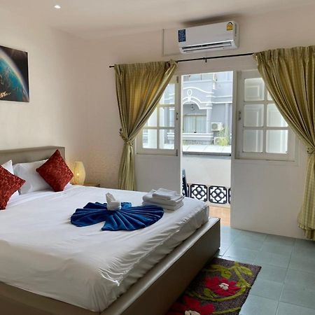 Inn Dulgence Patong Exterior photo