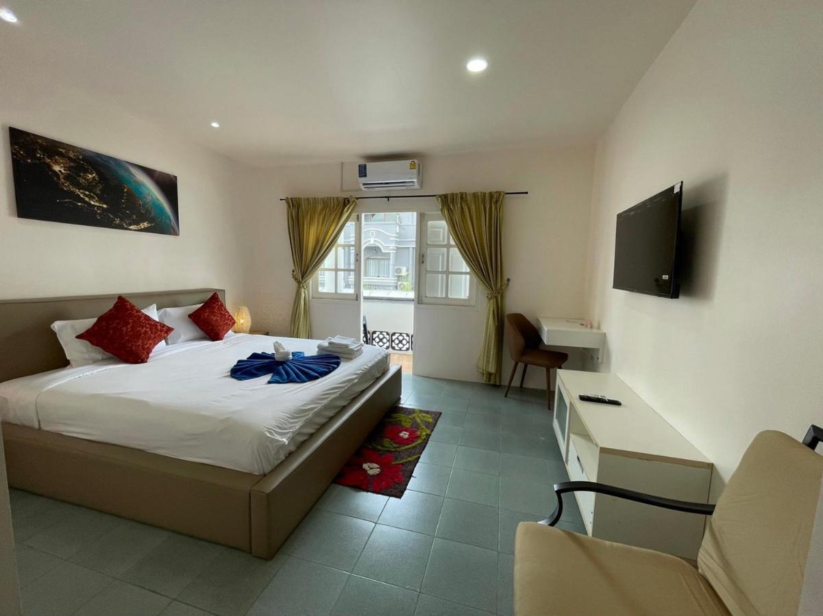 Inn Dulgence Patong Exterior photo